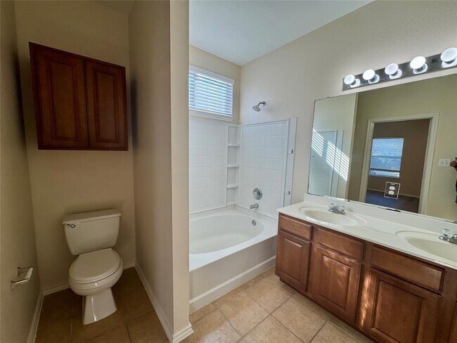 Building Photo - 11606 Hereford St