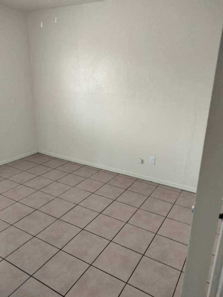 Building Photo - 3221 W Melvin St