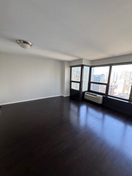 Building Photo - 30 E Huron St