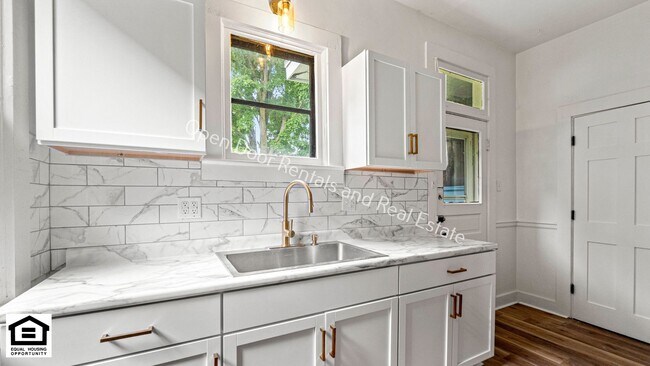 Building Photo - 1209 Rivermet Ave