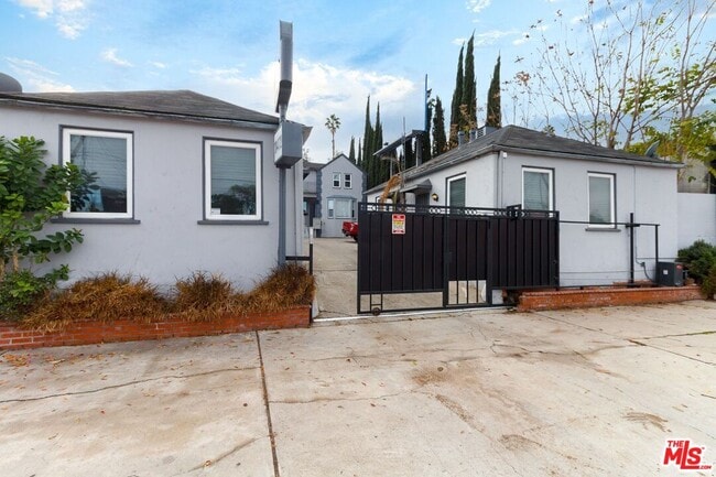 Building Photo - 11472 Ventura Blvd