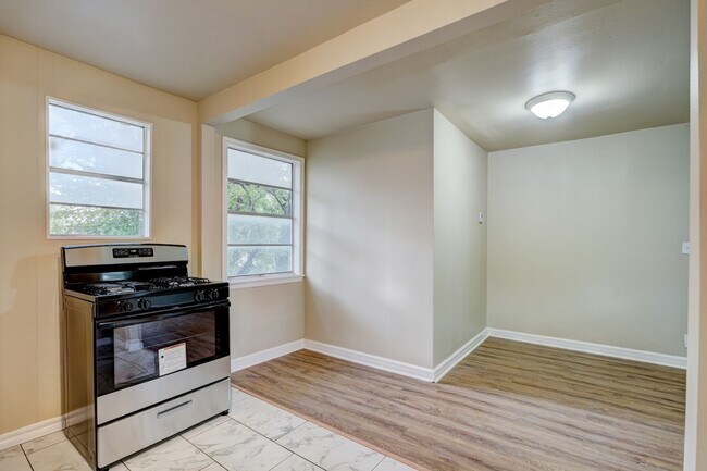 Building Photo - Live Big in OKC | 4 Beds, Fenced Yard & Gu...