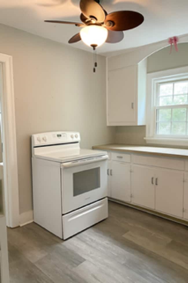 Building Photo - Charming Bungalow in Old Hickory/ Rayon City, Fenced Yard