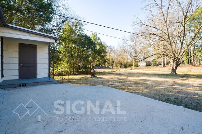 Building Photo - 504 Annie Laura Dr