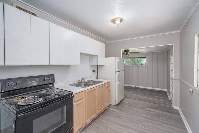 Building Photo - 813 Josephine St