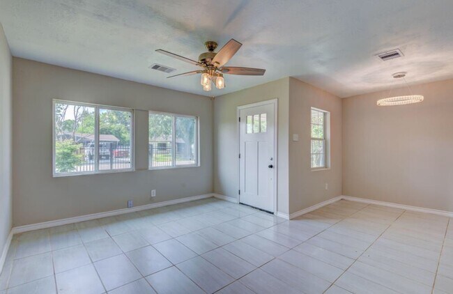 Building Photo - 5647 Belarbor St