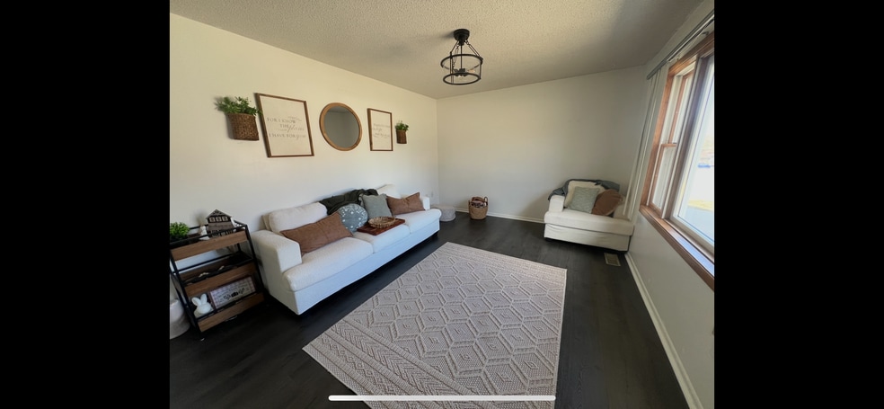 Building Photo - 607 James St NE