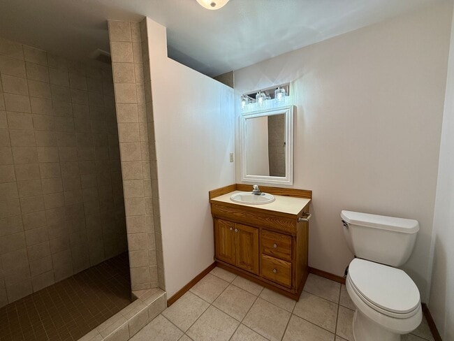 Building Photo - 1 Bed 1.5 Bath MIL with Secure Gate Entrance
