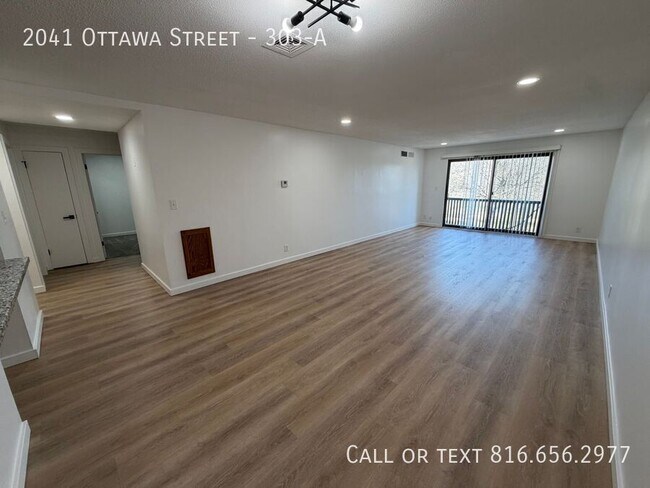 Building Photo - 2041 Ottawa St