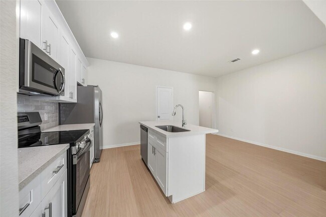 Building Photo - 716 W Dallas St