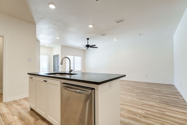 Building Photo - Brand New 2 Bedroom Townhome In Escondido