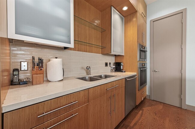 Building Photo - 1600 Post Oak Blvd