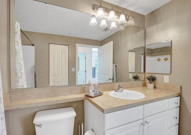 Building Photo - 9857 Baywinds Blvd