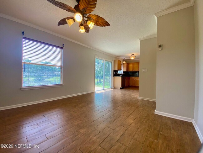 Building Photo - 1530 Vineland Cir