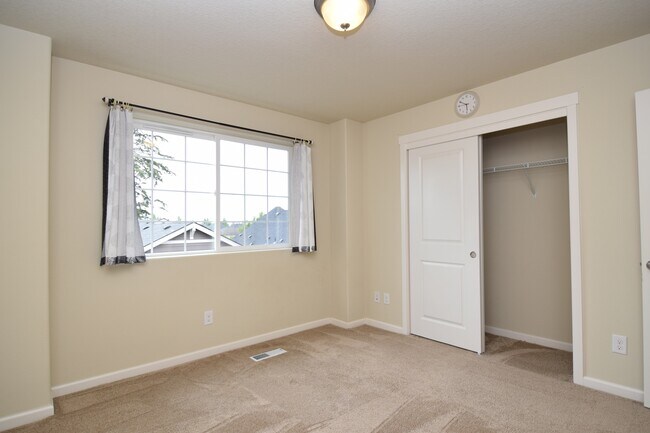 Building Photo - 15154 NW Fig Ln