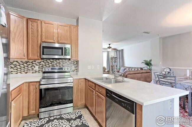 Building Photo - Must see paired home in Coal Creek
