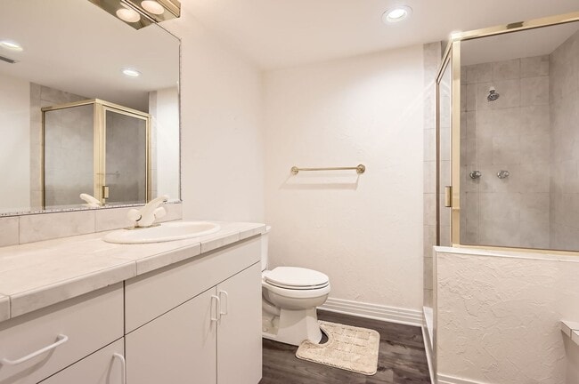 Building Photo - Gorgeous Home in Centennial w/Beautiful Fi...