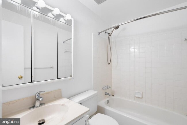 Building Photo - 1851 Sharwood Pl