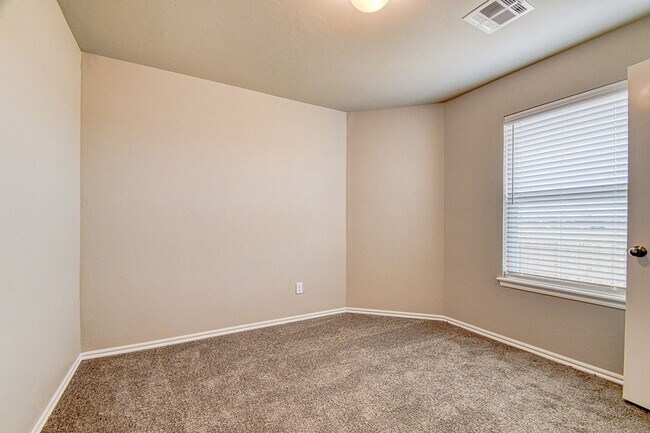 Building Photo - Beautiful Newer Construction Home!