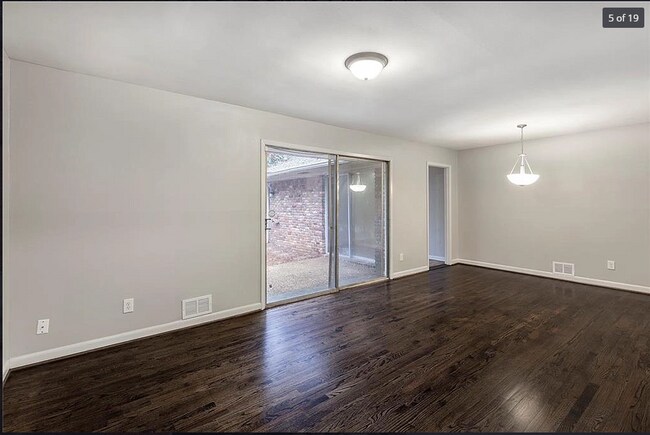 Building Photo - 3169 Cloverhurst Dr