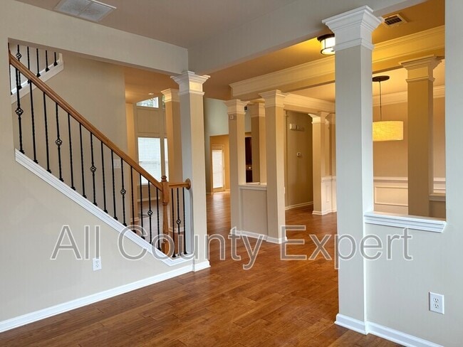 Building Photo - 5005 Shiloh Crossing Way