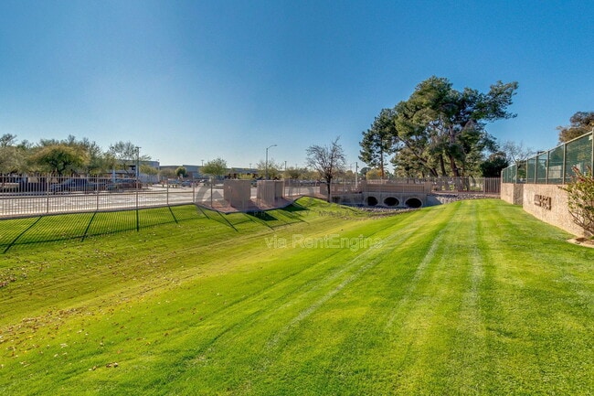 Building Photo - 4444 E Paradise Vlg Pkwy S