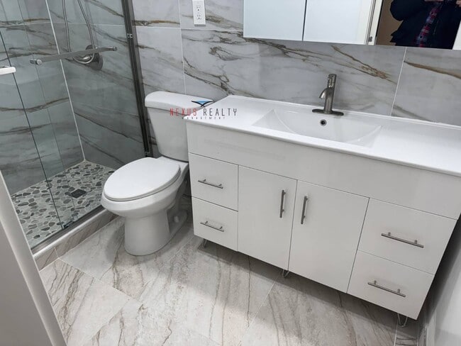 Building Photo - 19-22-22 21st Rd