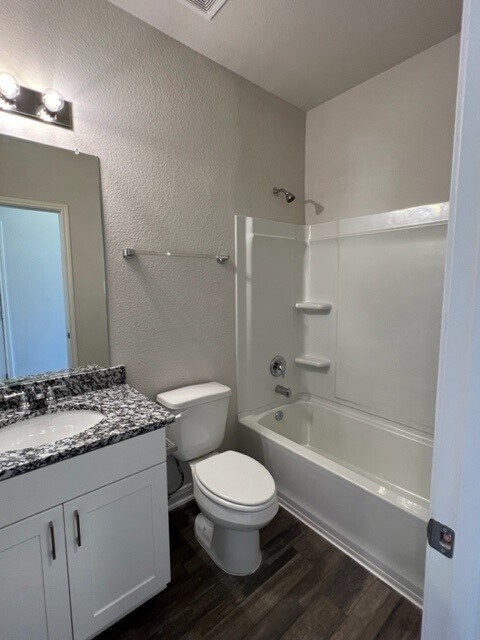 Building Photo - 417 Del Monte Dr