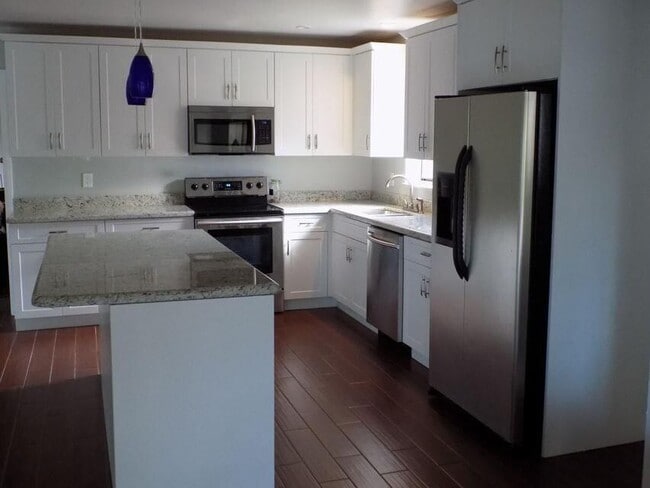 Building Photo - 9420 SW 49th Pl