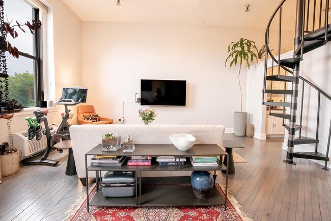 Building Photo - 154 Ogden Ave.