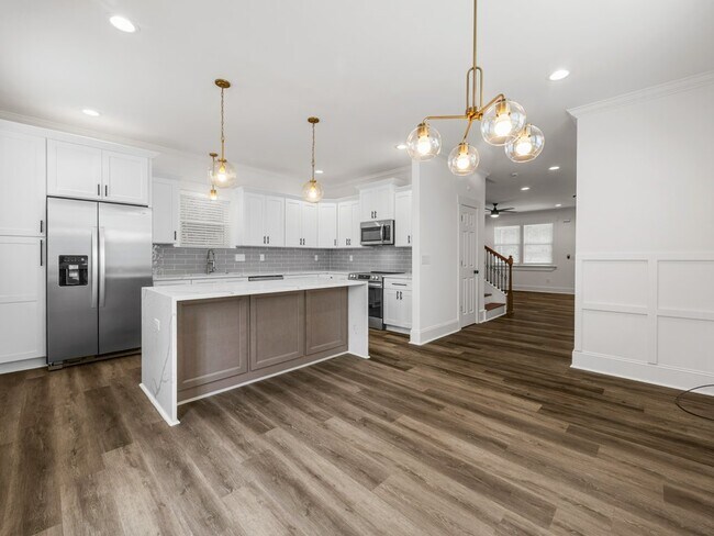 Building Photo - 214 Averill St
