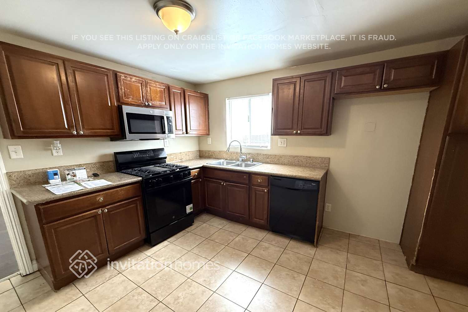 Building Photo - 1440 E 52nd St