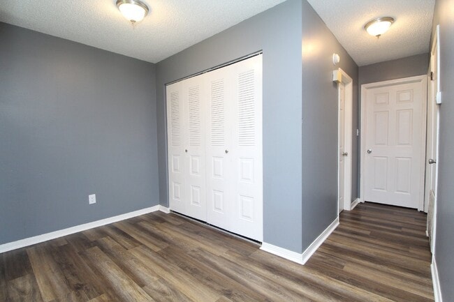 Building Photo - Price drop!!!-Updated 2BD/2BA Apartment in...