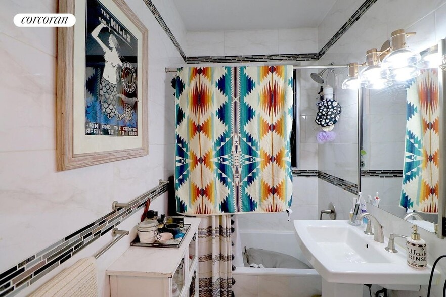 Building Photo - 100 W 12th St