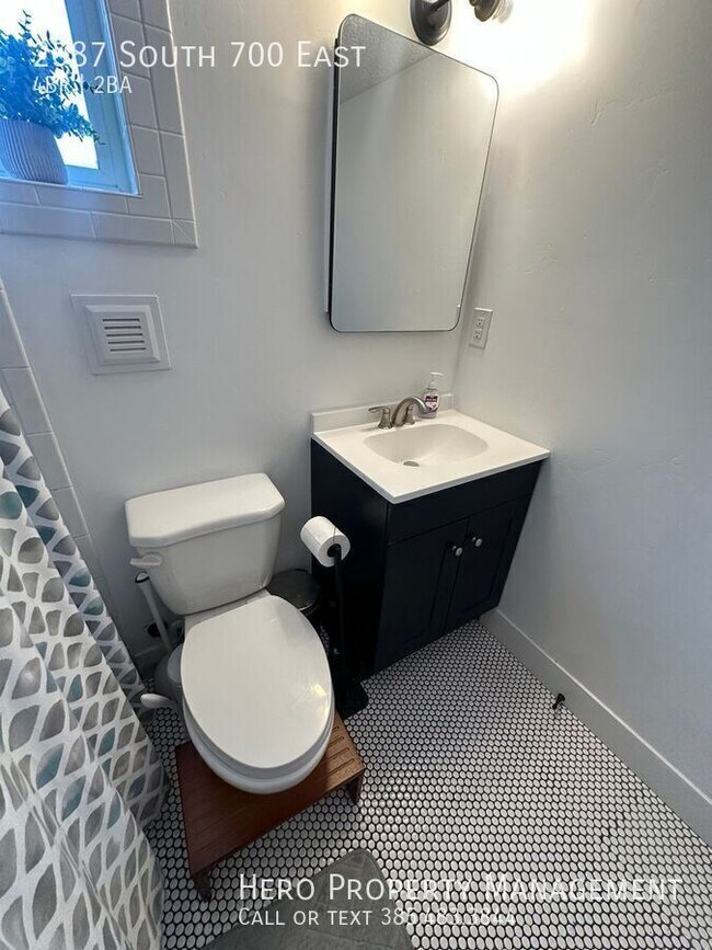 Building Photo - 2587 S 700 E