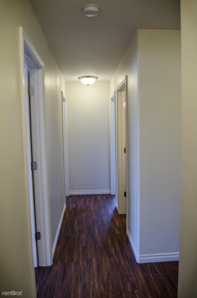 Building Photo - 3 br, 2 bath Duplex - 931 W Cache Dr # A