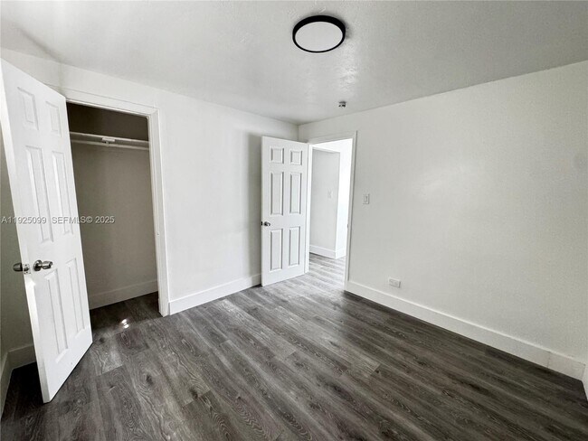 Building Photo - 4017 SW 24th St