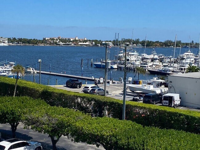 Building Photo - 100 Waterway Dr S