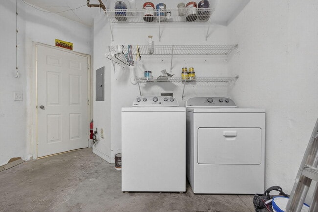 Building Photo - 340 Crestwood Cir