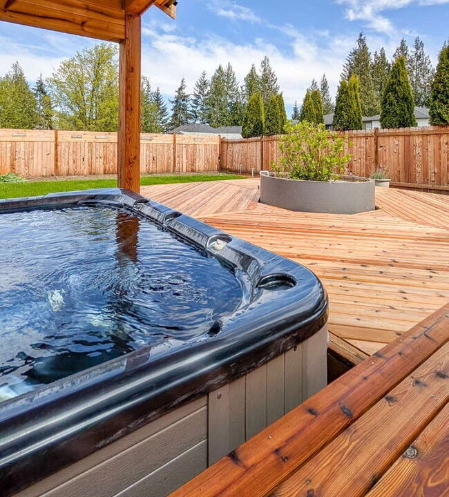 Building Photo - 11625 Center Rd