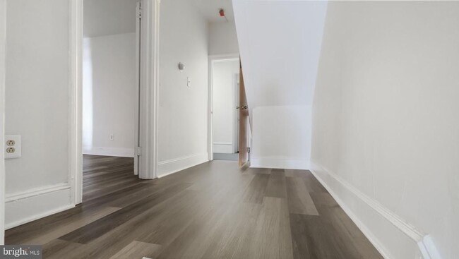 Building Photo - 4 E State St