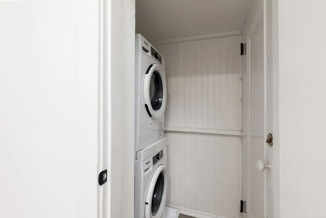 Building Photo - 903 Pine St