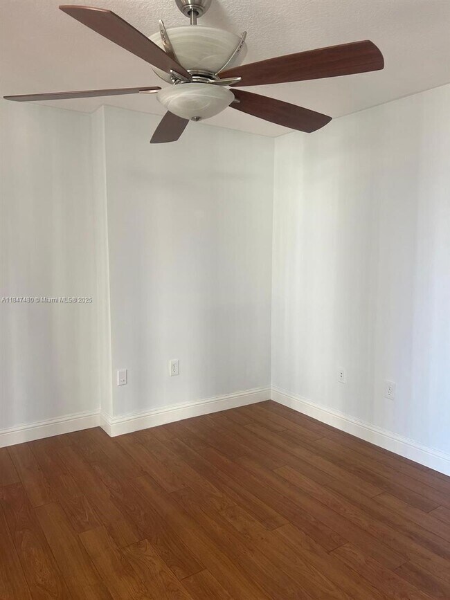 Building Photo - 1200 Brickell Bay Dr