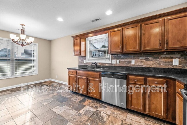 Building Photo - 1725 Autumnwood Blvd