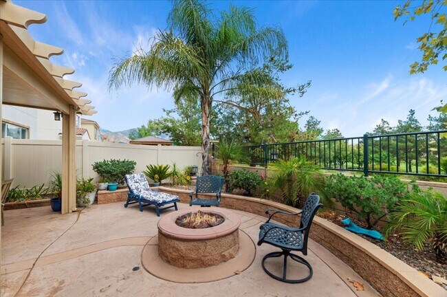 Building Photo - For Rent in Chapman Heights – Cedar Glen C...