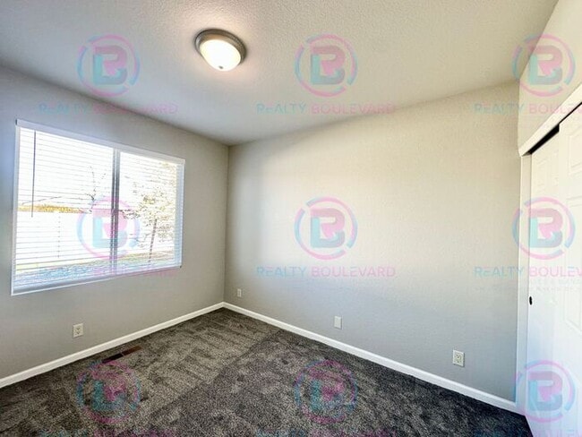 Building Photo - South Meadows 3-Bedroom 2 Bath Home New paint and Carpet Mt. Rose Views & Covered Patio