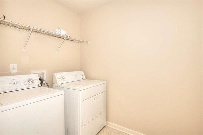 Building Photo - 3702 Brockenhurst Dr