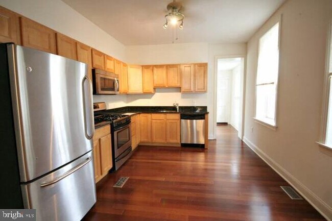 Building Photo - 219 Hermitage St