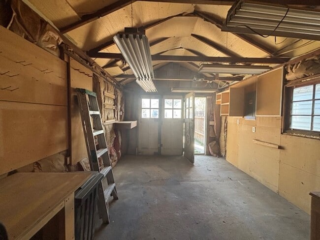 Building Photo - 104 E Pershing Blvd