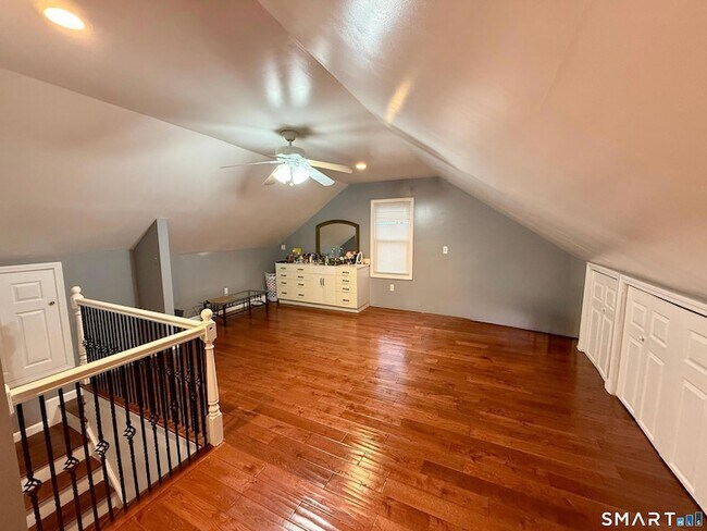 Building Photo - 64 Hickory St